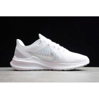 Nike Downshifter 10 Beyaz / Metal Gümüş Koşu Ayakkabısı Türkiye - MEKFBSSH